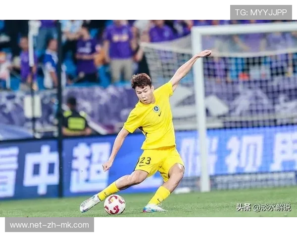 中超球队边路防守训练更紧,冲刺新赛季的防线铁壁 中超球队边路防守训练更紧,冲刺新赛季的防线铁壁