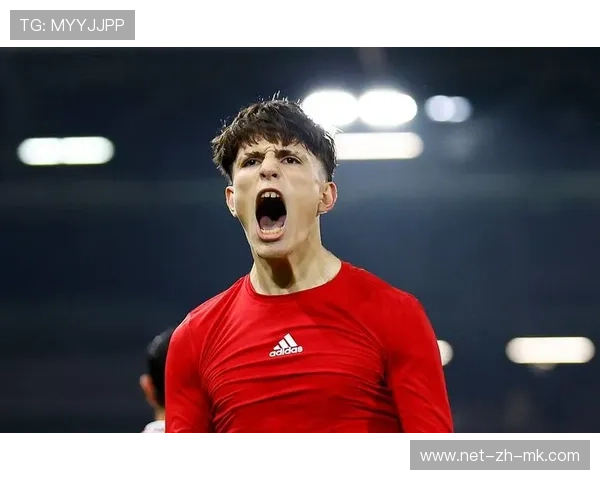 曼联前场压迫造成机会，加纳乔扫射稍偏