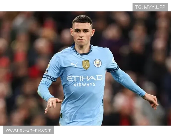 福登禁区假动作晃飞对手，曼城攻势如潮